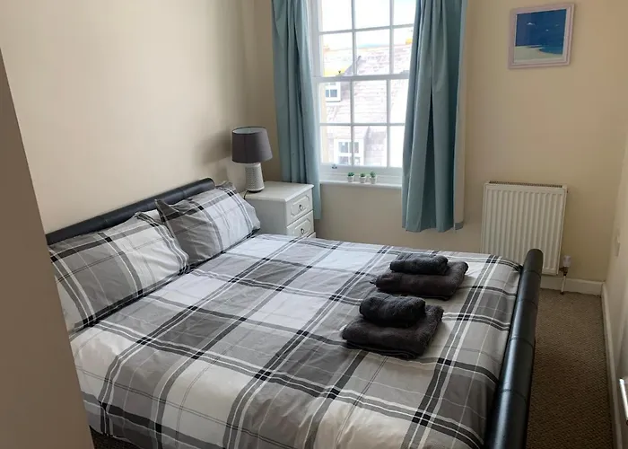 Amazing Sea Views ,Brilliant Location Apartment