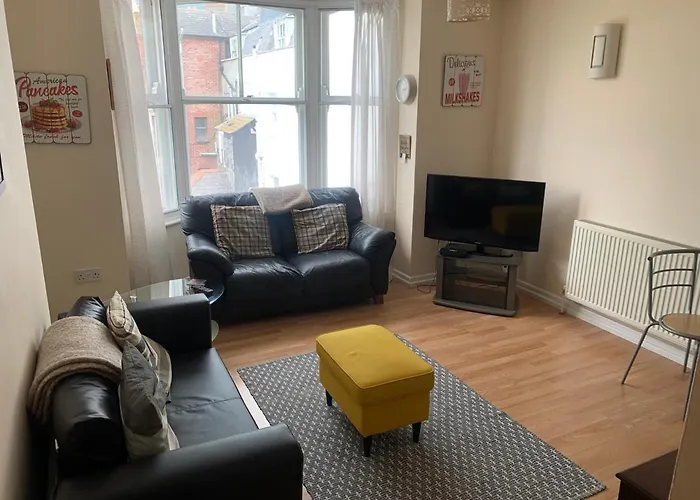 Amazing Sea Views ,Brilliant Location Apartment