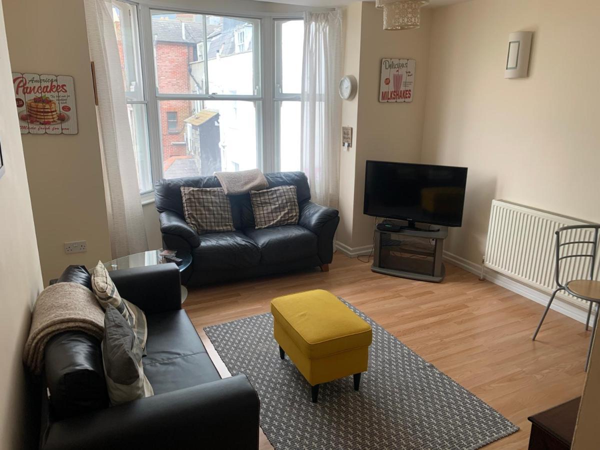 Amazing Sea Views ,brilliant Location Apartment *